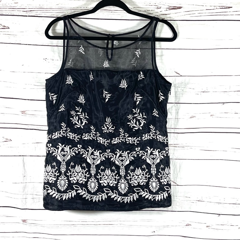 White House Black Market Top size 10 Black White Embroidered Sleeveless.